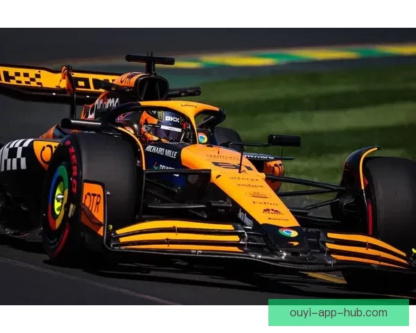 F1赛场风云：聚焦塞恩斯精彩驾驶与赛季表现解析